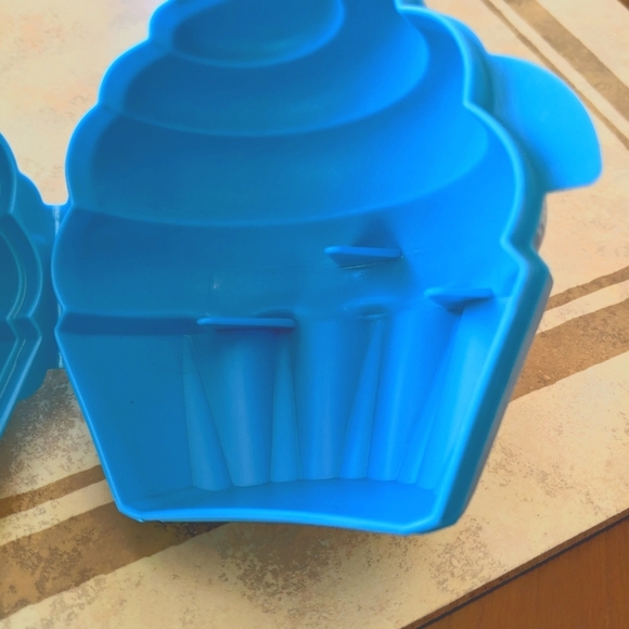 New Tupperware Cupcake Muffin Keeper Holder Forget-me-not Container Blue - Picture 6 of 6